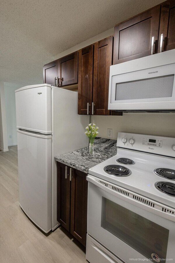 The Cove Apartments kitchen photo 1