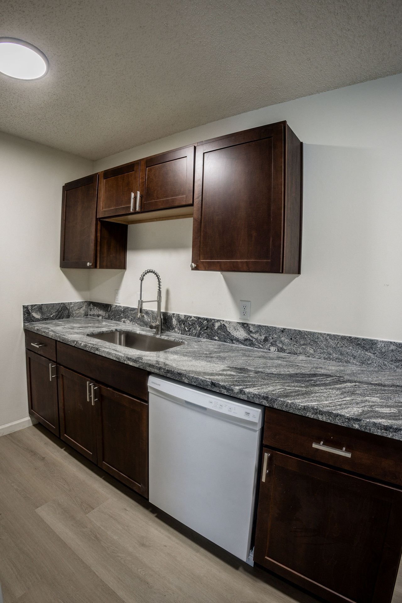 The Cove Apartments kitchen photo 2