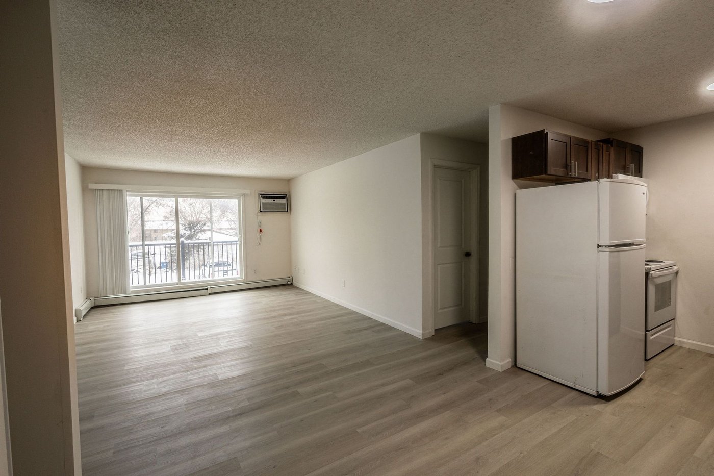 The Cove Apartments living area photo 3