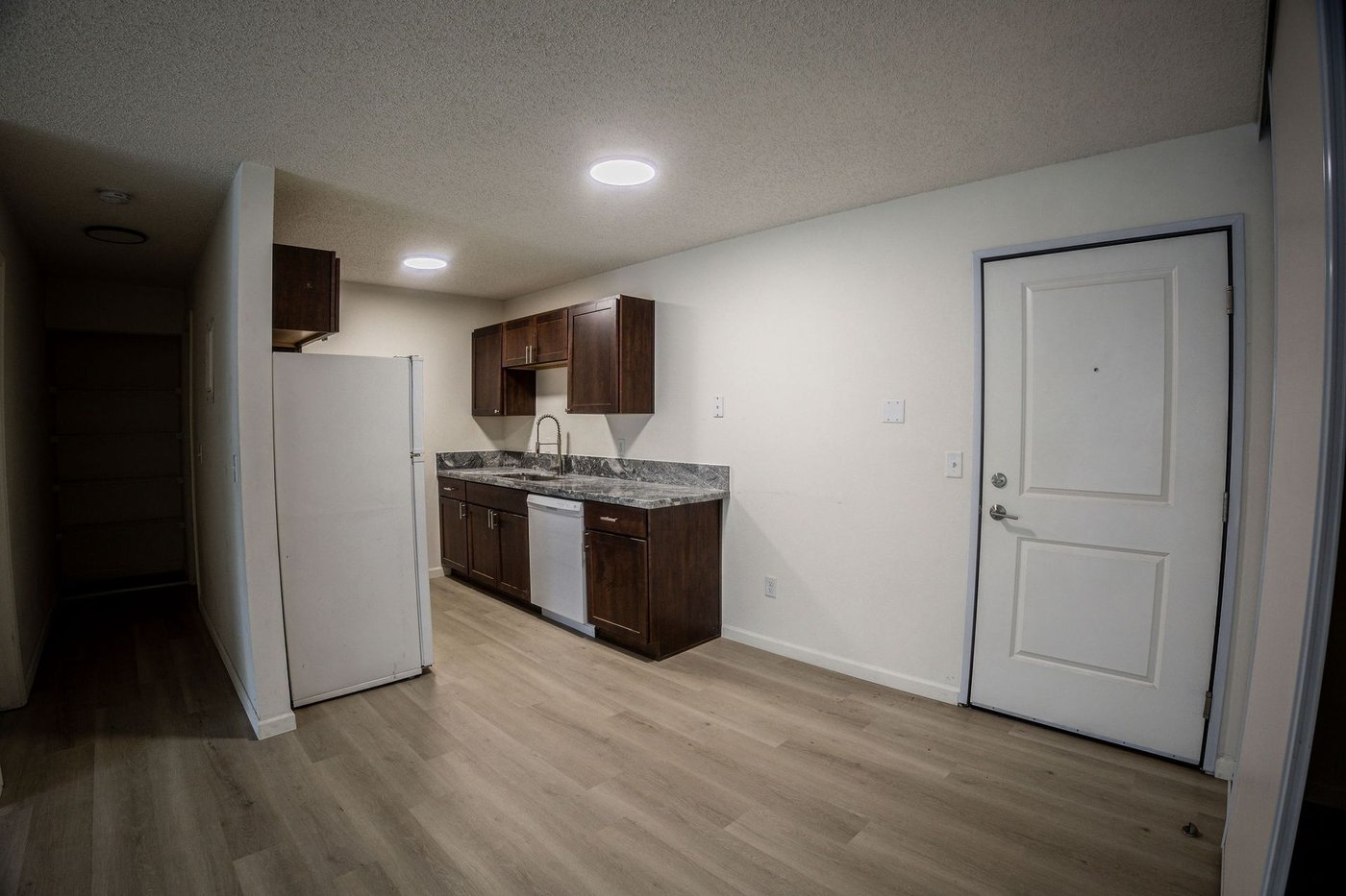 The Cove Apartments kitchen photo 3