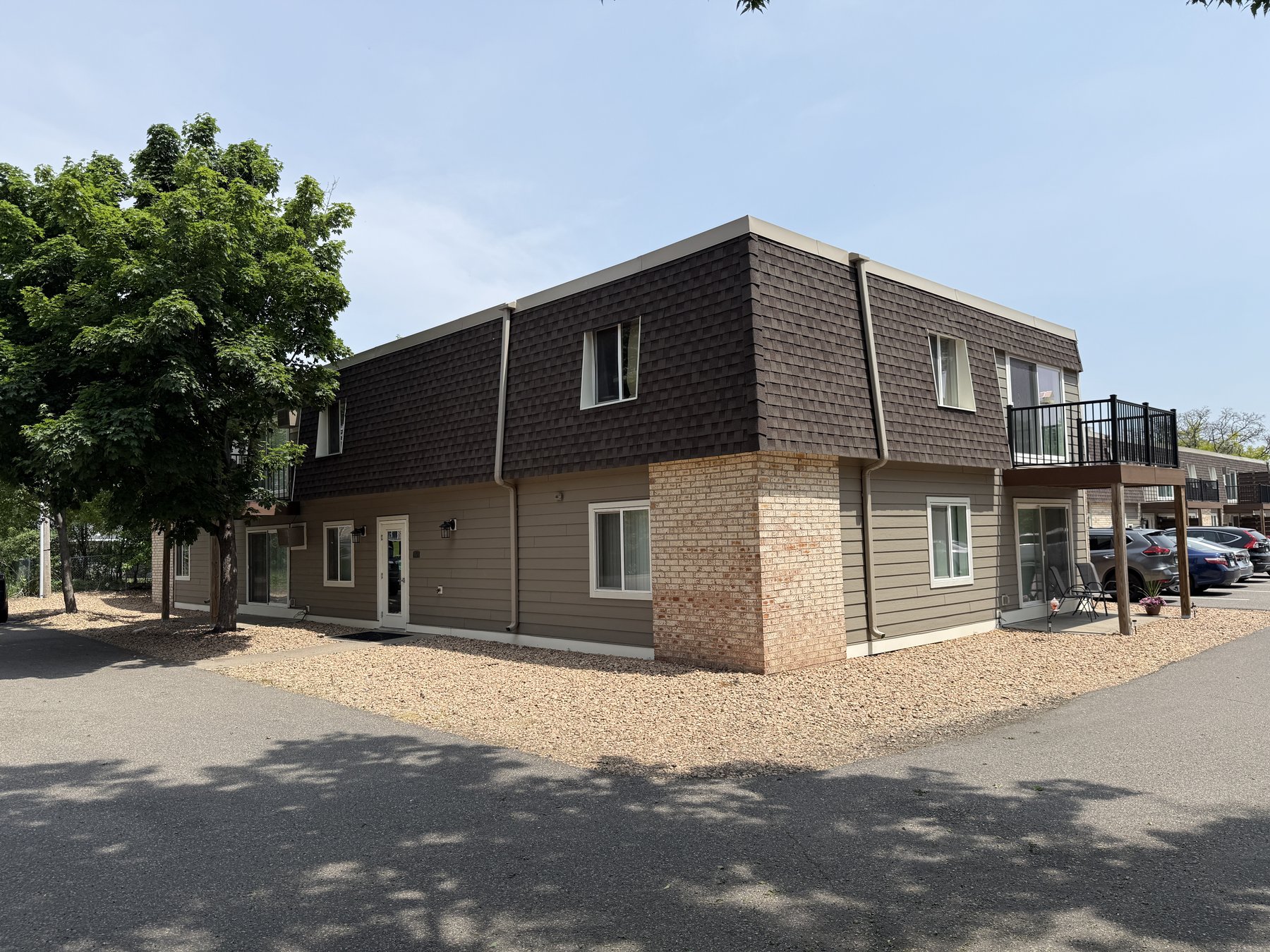 The Pointe Apartments exterior photo 2