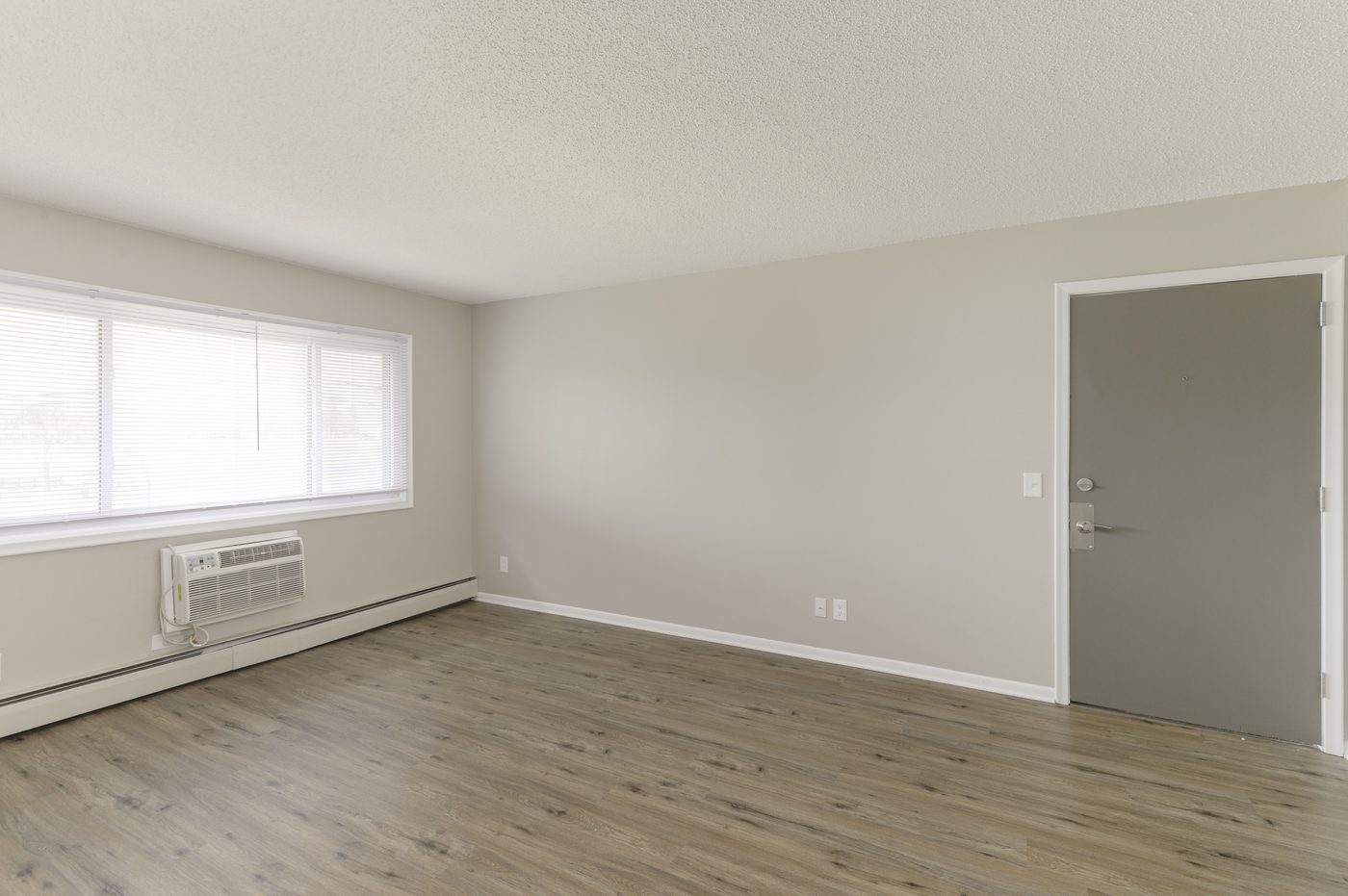 Riverway 101 Dayton Road interior photo 7