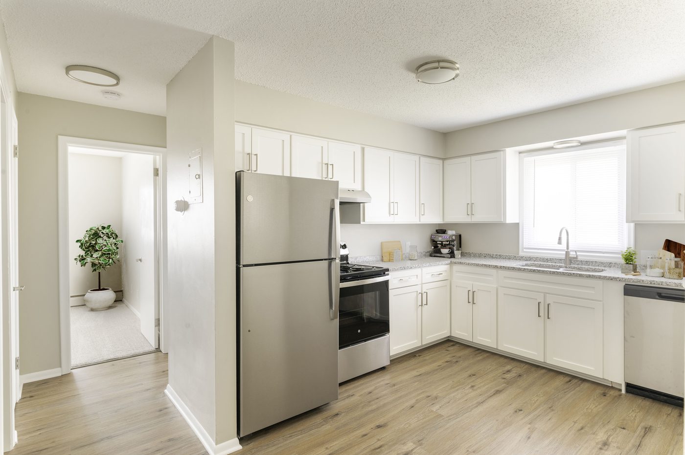 Riverway 101 Dayton Road furnished photo 4