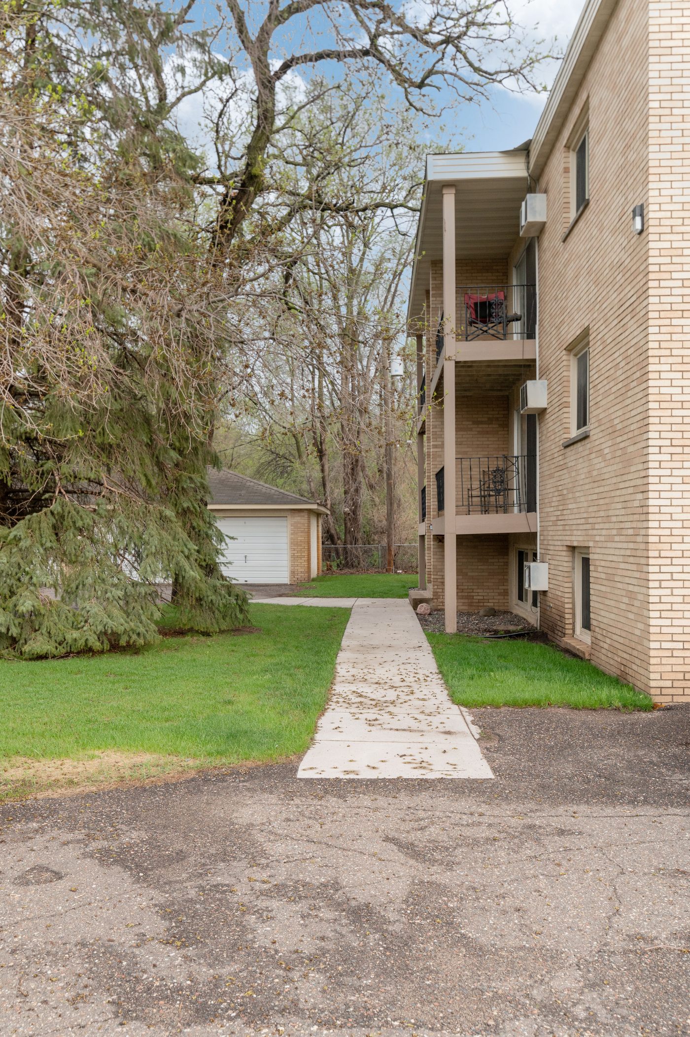 River Elm Apartments