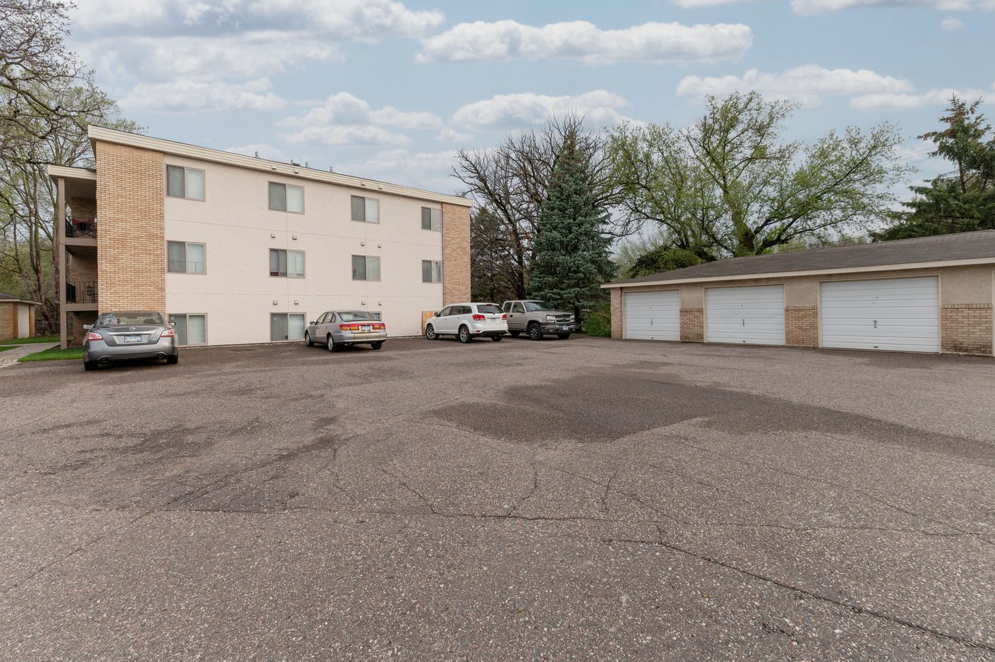 River Elm Apartments exterior photo 4