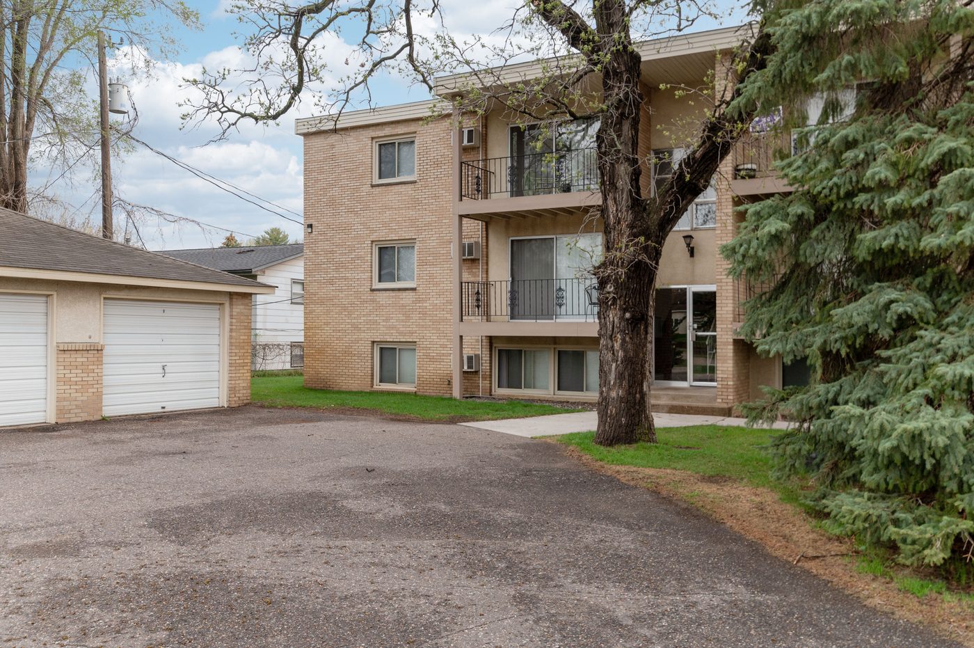 River Elm Apartments exterior photo 5