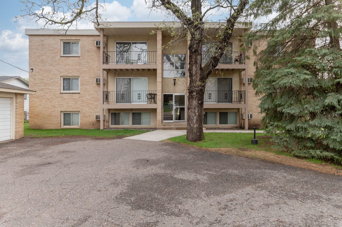 River Elm Apartments exterior photo 6