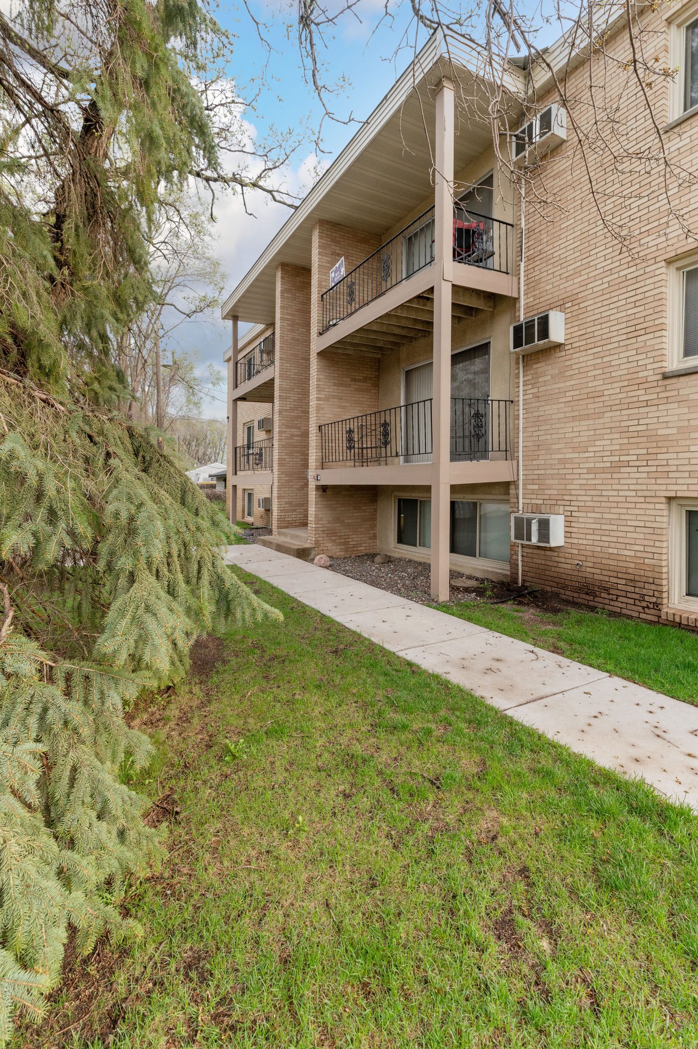 River Elm Apartments exterior photo 7