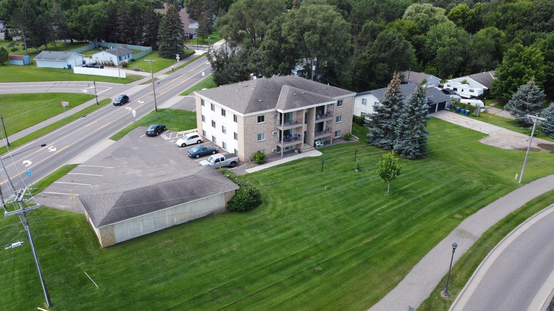 River Elm Apartments aerial photo