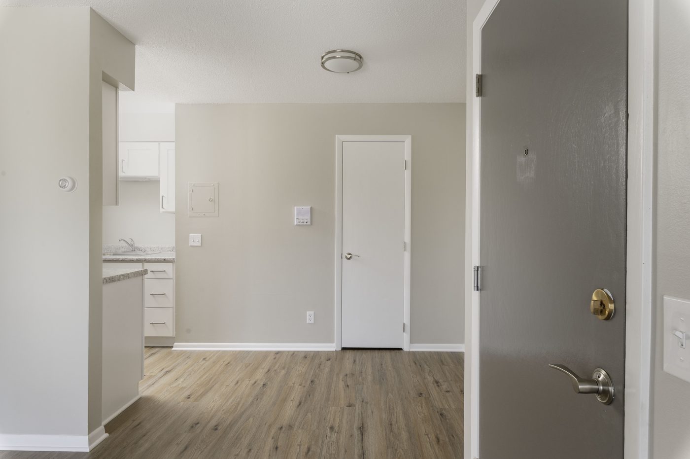 River Elm Apartments interior photo 5