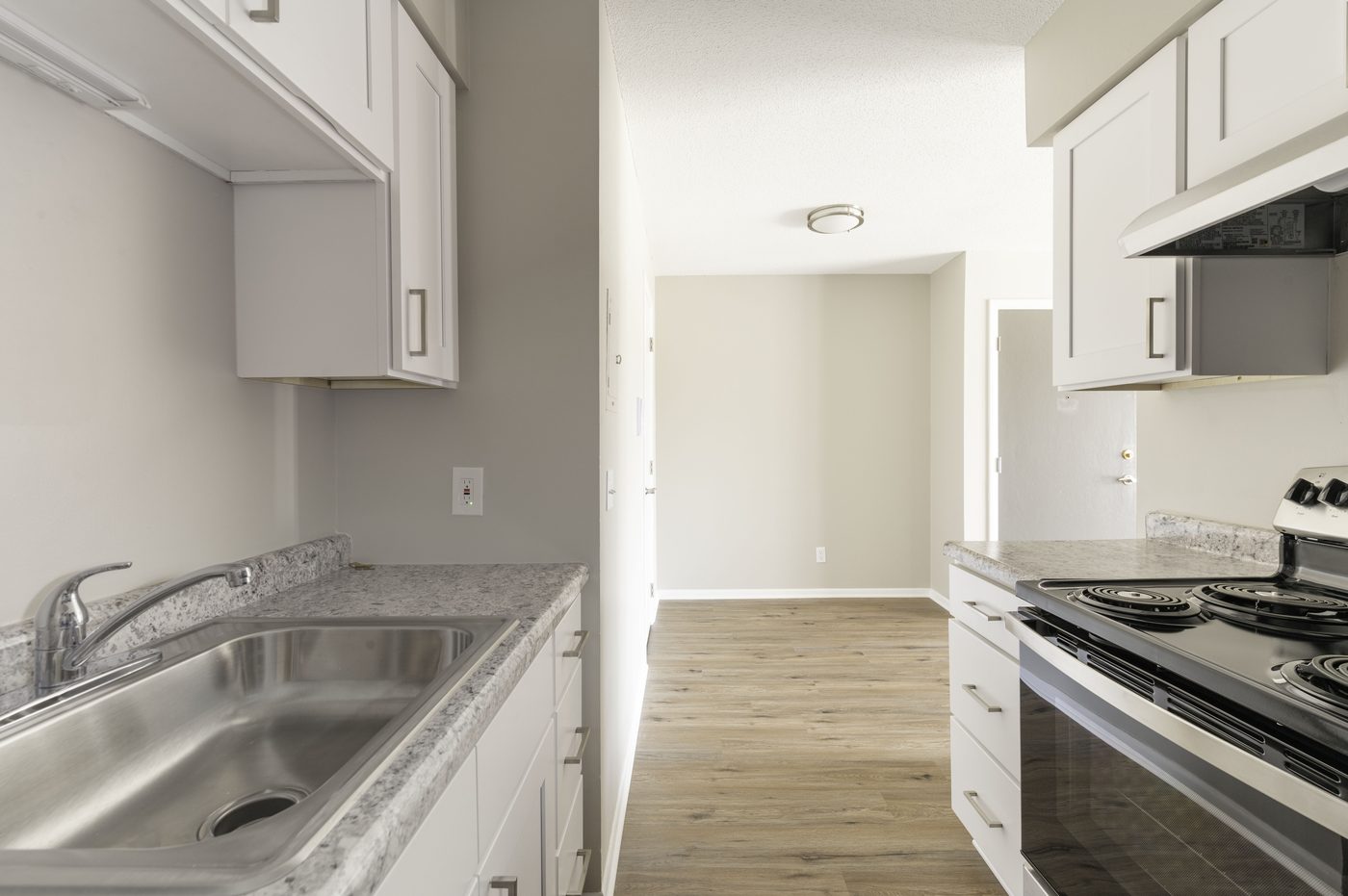 River Elm Apartments interior photo 3