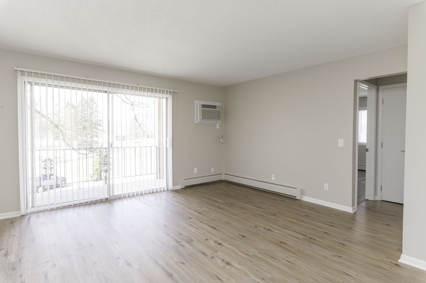River Elm Apartments interior photo 8
