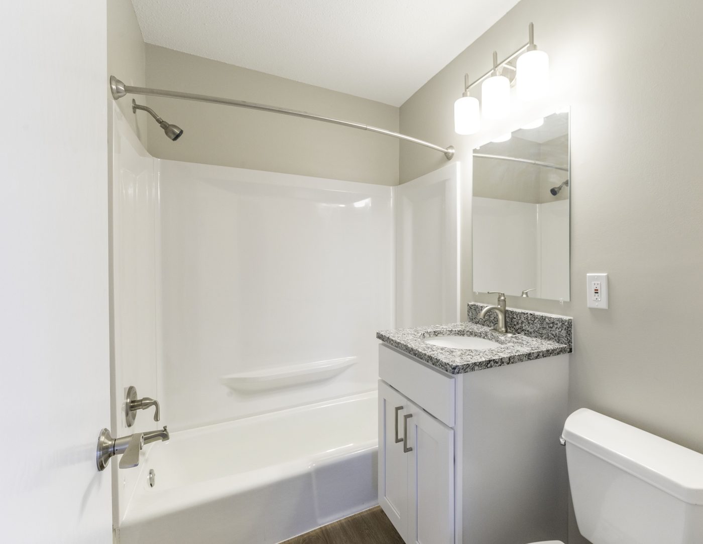 River Elm Apartments interior photo 12