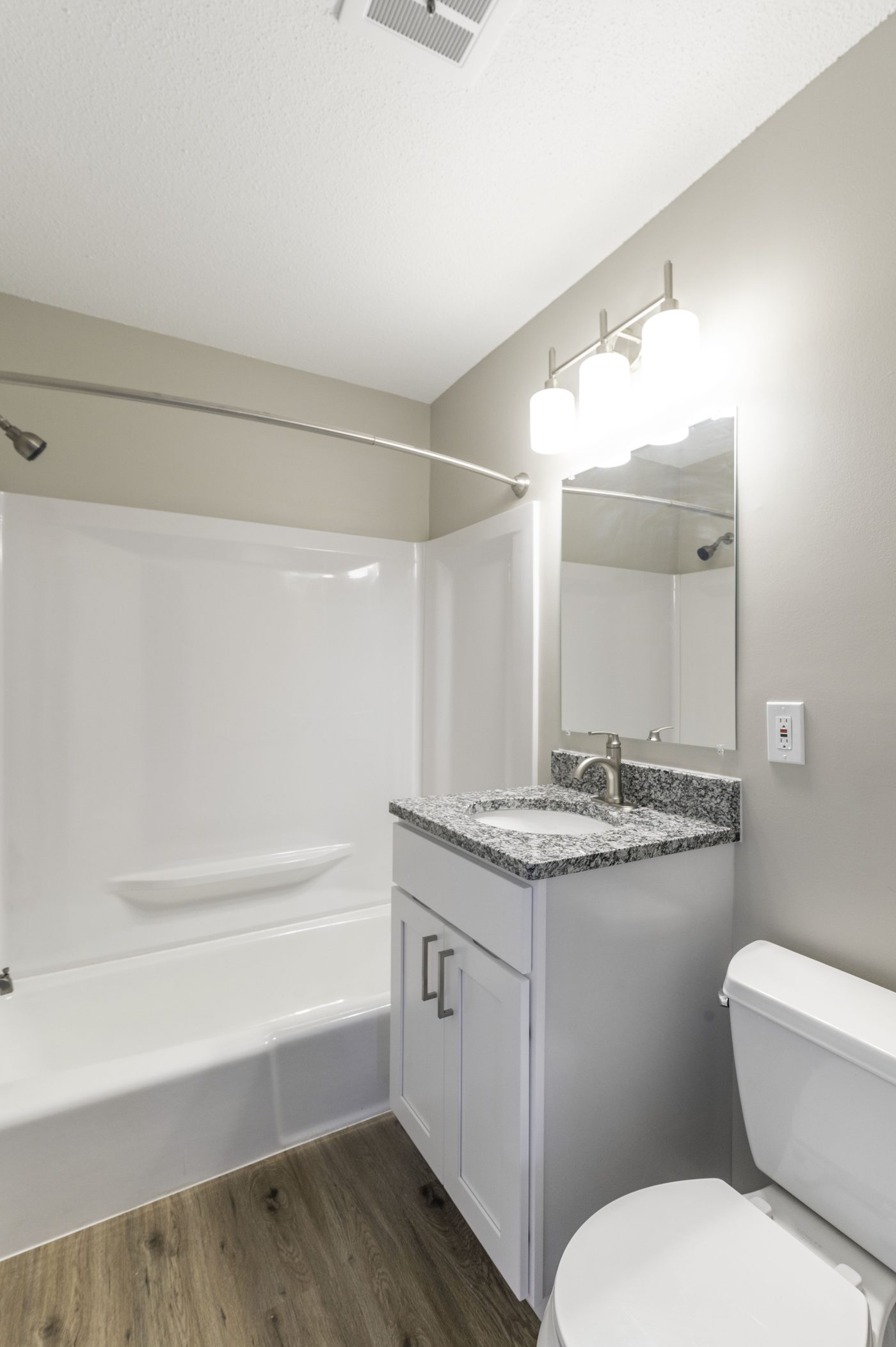 River Elm Apartments interior photo 13