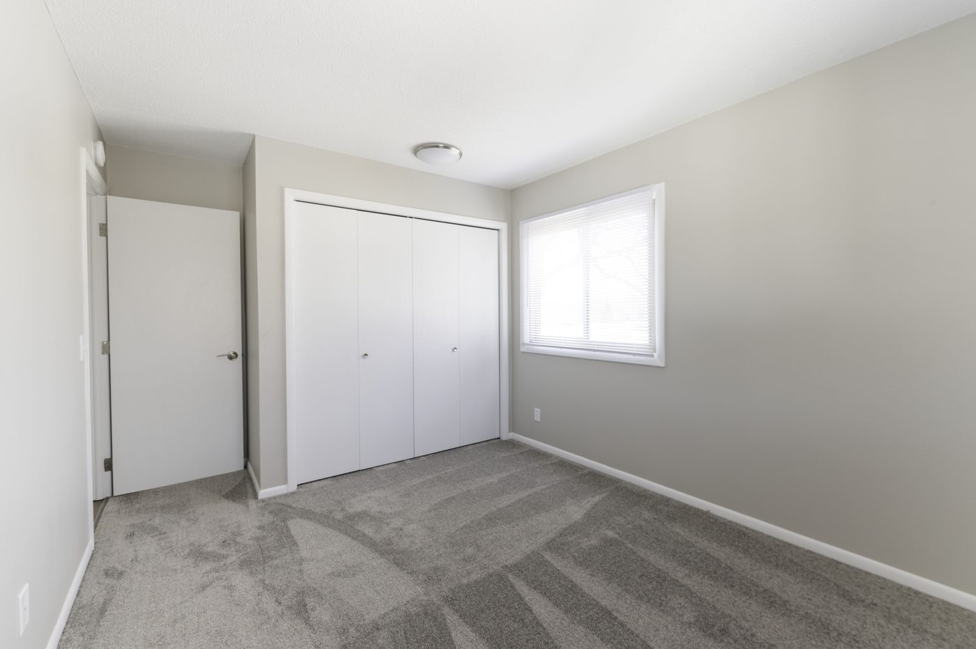 River Elm Apartments interior photo 11