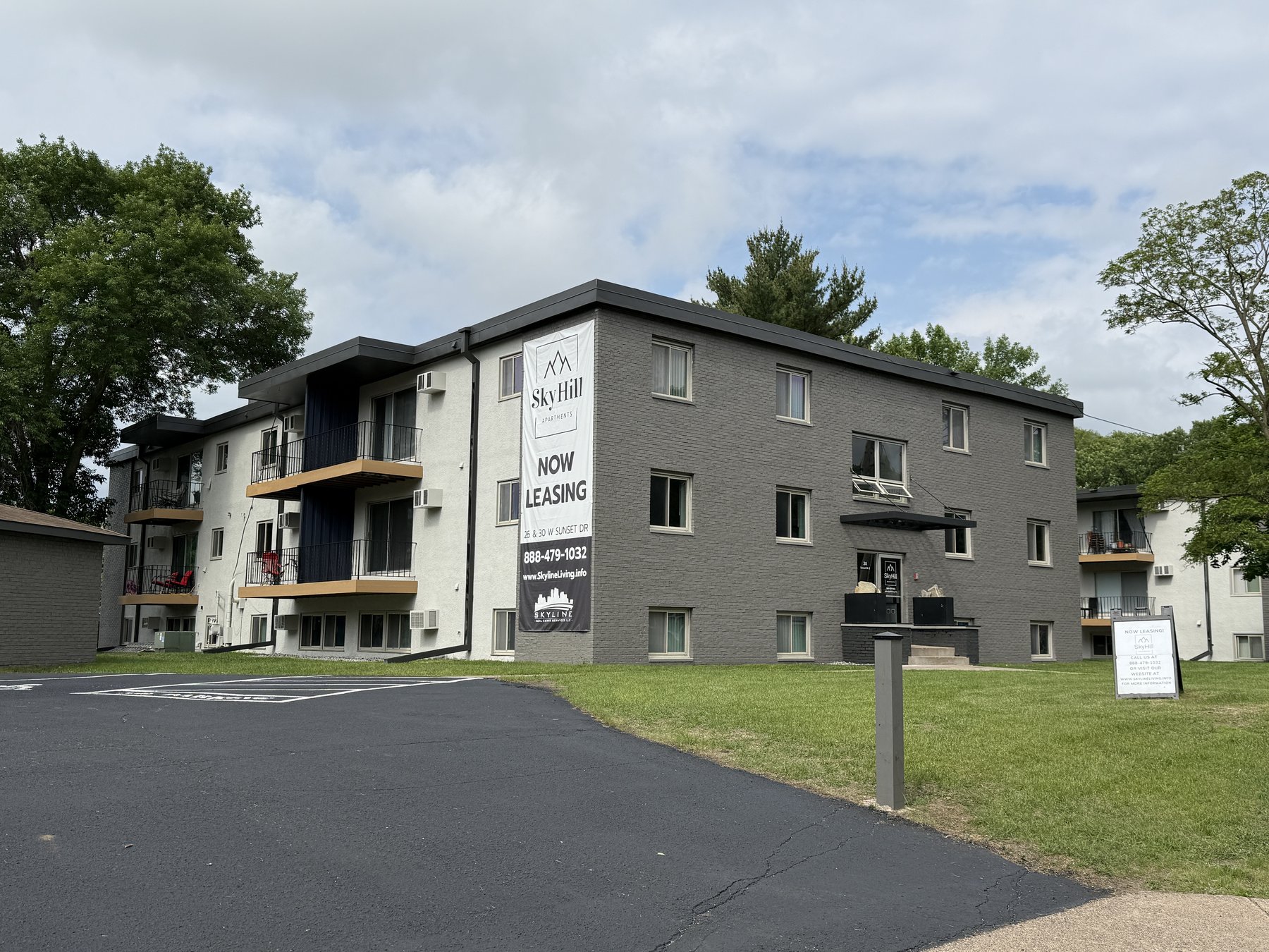 SkyHill Apartments exterior photo 2