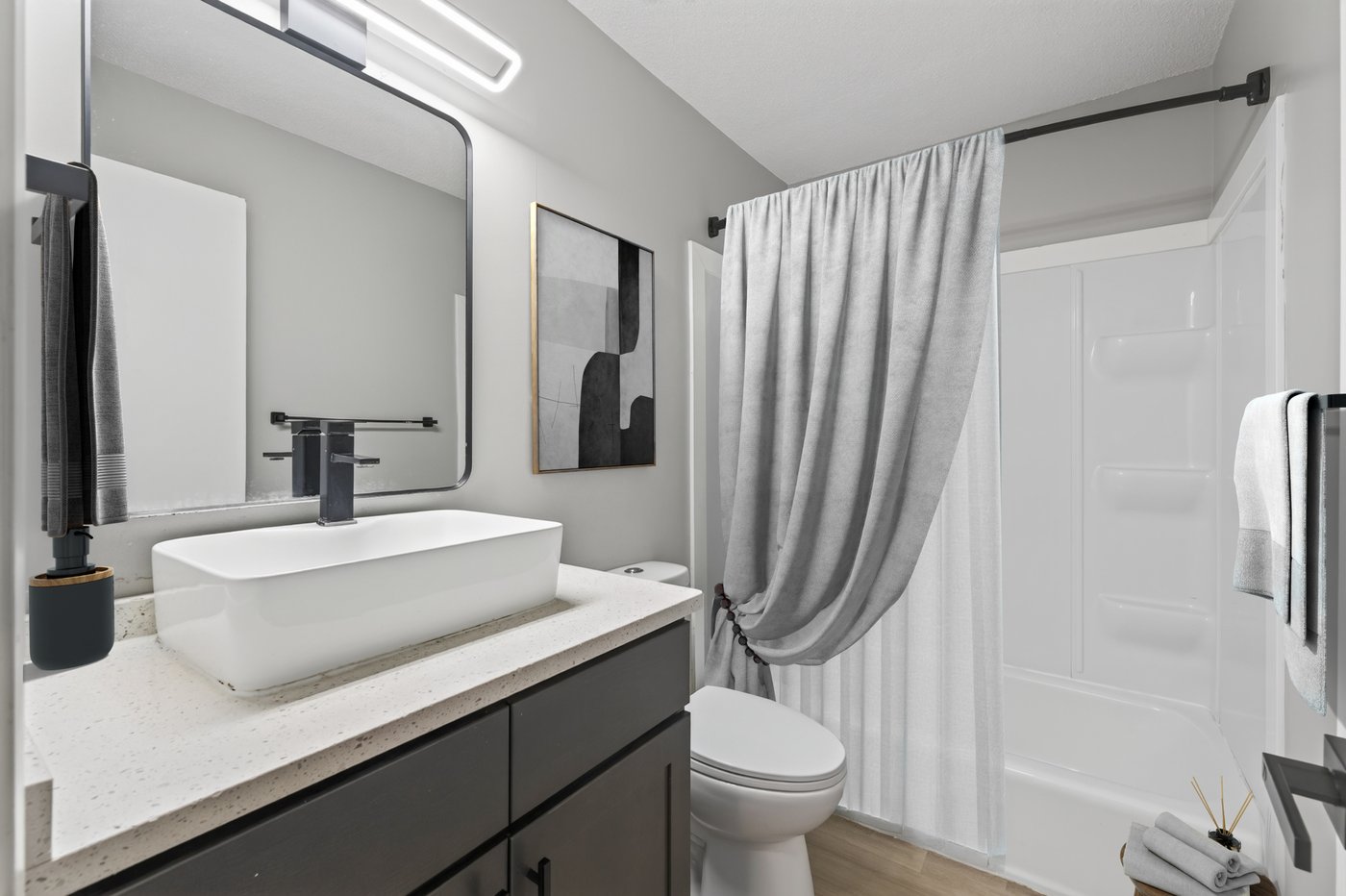 SkyHill Apartments bathroom photo 1